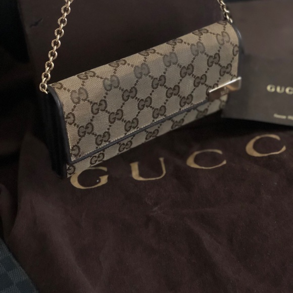 Gucci clutch and wristlet wallet with gold chain - Picture 3 of 8
